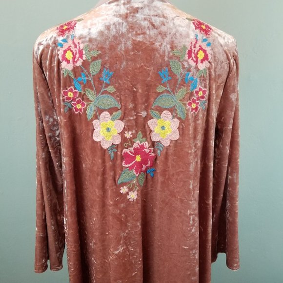 Andree by Unit Crushed Pink Velvet Floral Embroidered Cardigan Medium NEW - Picture 9 of 14